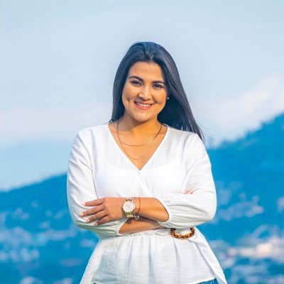 Salvadoreña Comprometida con la transformacion de El Salvador